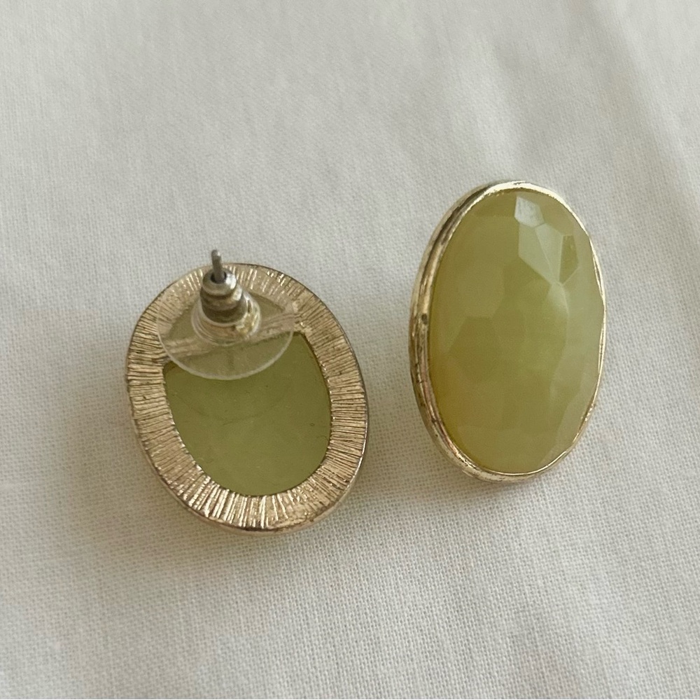Green/gold Stud Earring 💚